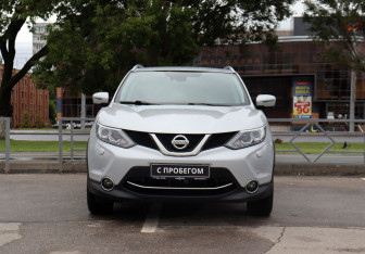 Подержанный автомобиль Nissan Qashqai 2017 года (2 фото)