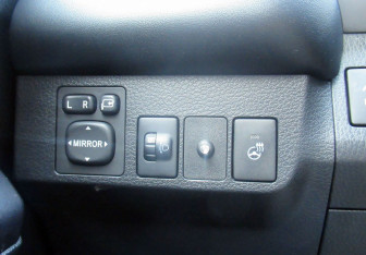 Подержанный автомобиль Toyota RAV4 2017 года (17 фото)