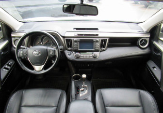 Подержанный автомобиль Toyota RAV4 2014 года (13 фото)