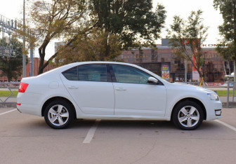 Подержанный автомобиль Skoda Octavia Liftback 2017 года (4 фото)