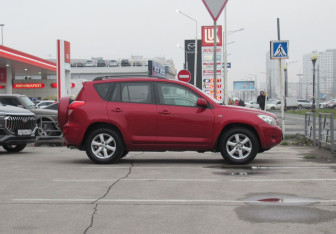 Подержанный автомобиль Toyota RAV4 2008 года (4 фото)