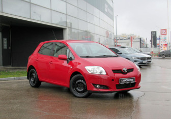 Подержанный автомобиль Toyota Auris Hatchback 2008 года (3 фото)