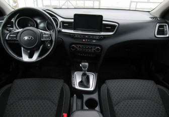 Подержанный автомобиль Kia Ceed Hatchback 2019 года (12 фото)
