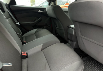 Подержанный автомобиль Ford Focus Hatchback 2014 года (11 фото)