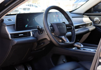 Подержанный автомобиль Chery Arrizo 8 2023 года (14 фото)