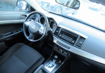 Подержанный автомобиль Mitsubishi Lancer Hatchback 2008 года (12 фото)