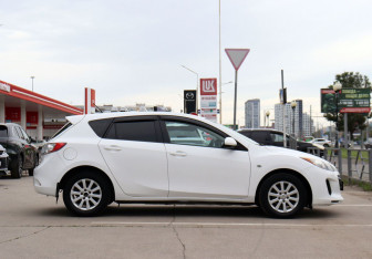 Подержанный автомобиль Mazda 3 Hatchback 2012 года (4 фото)