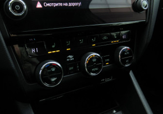 Подержанный автомобиль Skoda Octavia Liftback 2018 года (15 фото)