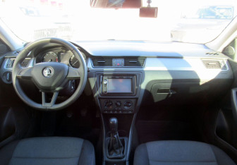 Подержанный автомобиль Skoda Rapid Liftback 2015 года (13 фото)