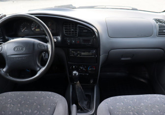 Подержанный автомобиль Kia Spectra Sedan 2008 года (13 фото)