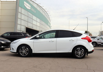 Подержанный автомобиль Ford Focus Hatchback 2012 года (8 фото)