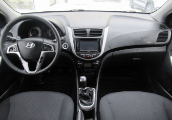 Подержанный автомобиль Hyundai Solaris Sedan 2011 года (12 фото)