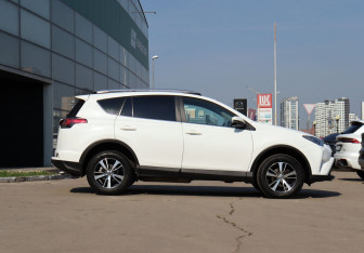 Подержанный автомобиль Toyota RAV4 2018 года (4 фото)