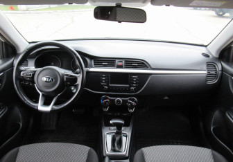 Подержанный автомобиль Kia Rio Hatchback 2018 года (13 фото)