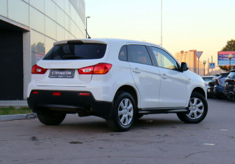 Подержанный автомобиль Mitsubishi ASX 2012 года (5 фото)