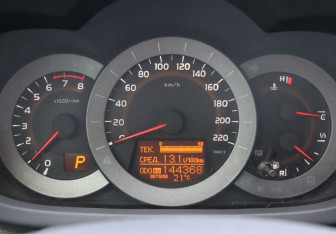 Подержанный автомобиль Toyota RAV4 2012 года (21 фото)