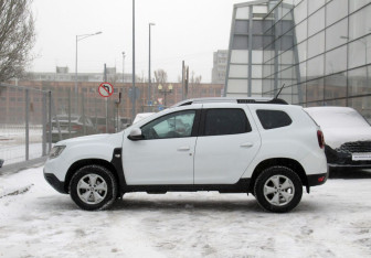 Подержанный автомобиль Renault Duster 2021 года (8 фото)