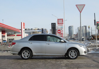 Подержанный автомобиль Toyota Corolla Sedan 2007 года (4 фото)