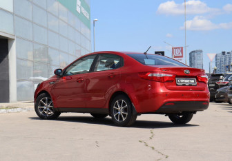 Подержанный автомобиль Kia Rio Sedan 2013 года (7 фото)
