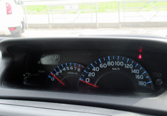 Подержанный автомобиль Toyota bB Compactvan 2011 года (14 фото)