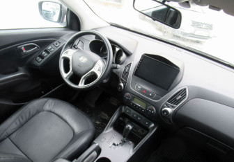 Подержанный автомобиль Hyundai ix35 2014 года (12 фото)
