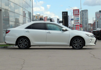 Подержанный автомобиль Toyota Camry Sedan 2017 года (4 фото)