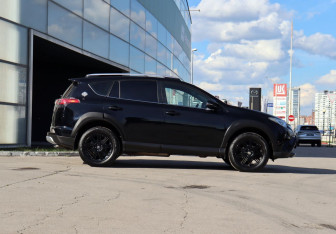 Подержанный автомобиль Toyota RAV4 2018 года (4 фото)