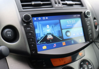 Подержанный автомобиль Toyota RAV4 2012 года (20 фото)