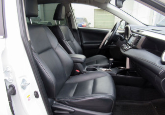 Подержанный автомобиль Toyota RAV4 2014 года (10 фото)