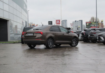 Подержанный автомобиль Skoda Rapid Liftback 2021 года (5 фото)