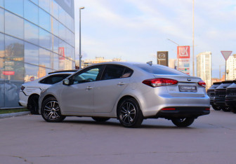 Подержанный автомобиль Kia Cerato Sedan 2018 года (7 фото)