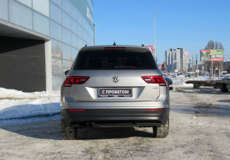 Подержанный автомобиль Volkswagen Tiguan 2020 года (6 фото)