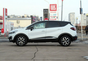 Подержанный автомобиль Renault Kaptur 2017 года (8 фото)