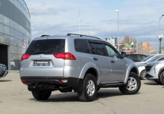 Подержанный автомобиль Mitsubishi Pajero Sport 2011 года (5 фото)