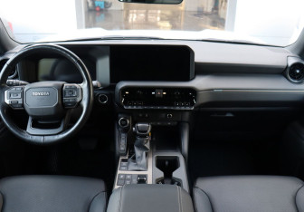 Подержанный автомобиль Toyota Land Cruiser Prado 2024 года (14 фото)