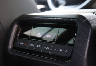 Подержанный автомобиль Toyota Land Cruiser Prado 2024 года (25 фото)