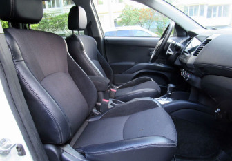 Подержанный автомобиль Citroen C-Crosser 2011 года (9 фото)