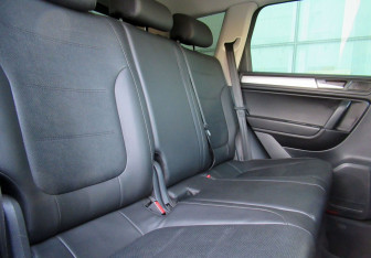 Подержанный автомобиль Volkswagen Touareg 2012 года (12 фото)