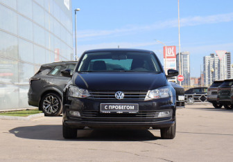 Подержанный автомобиль Volkswagen Polo Sedan 2018 года (2 фото)