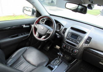 Подержанный автомобиль Kia Sorento 2017 года (12 фото)