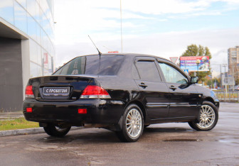 Подержанный автомобиль Mitsubishi Lancer Sedan 2006 года (5 фото)