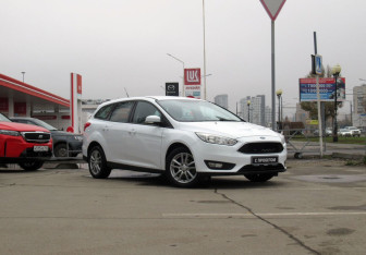 Подержанный автомобиль Ford Focus Wagon 2017 года (3 фото)