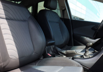 Подержанный автомобиль Opel Astra Sedan 2013 года (10 фото)