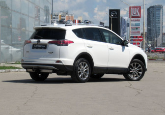 Подержанный автомобиль Toyota RAV4 2015 года (5 фото)