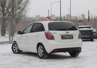 Подержанный автомобиль Kia Rio Hatchback 2009 года (7 фото)