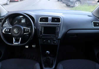 Подержанный автомобиль Volkswagen Polo Sedan 2018 года (13 фото)
