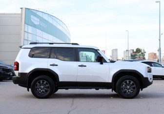 Подержанный автомобиль Toyota Land Cruiser Prado 2024 года (4 фото)
