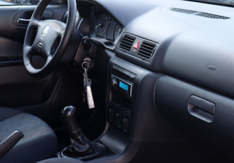 Подержанный автомобиль Skoda Octavia Liftback 2007 года (13 фото)