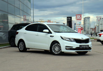 Подержанный автомобиль Kia Rio Sedan 2015 года (3 фото)