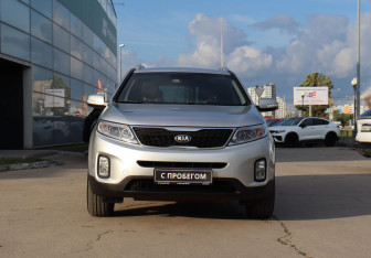 Подержанный автомобиль Kia Sorento 2012 года (2 фото)